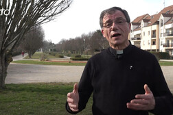 Il Papa nomina vescovo di Angers il parroco della cattedrale