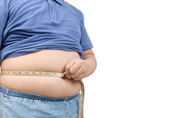 L'obesità nei ragazzi andrebbe curata con i farmaci. Attestazione: kwanchaichaiudom - iStock