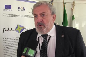 Emiliano: "Dal governo mostruoso accentramento della gestione dei fondi" (ANSA)