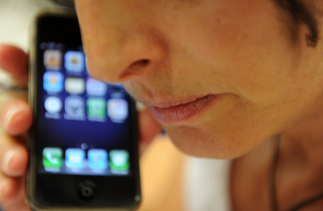 Metà utenti nel mondo usa telefono solo per sms e chiamate © ANSA 