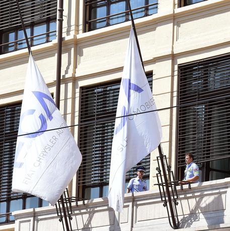 Bandiere a mezz'asta al Lingotto © ANSA