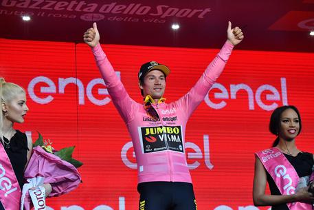 Giro: Roglic coglie la prima rosa, Nibali si difende bene © ANSA