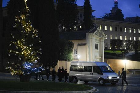 Ratzinger, la traslazione della salma alle 7 in forma privata © ANSA