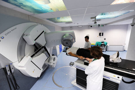 TUMORI: ARRIVA IN ITALIA LA RADIOTERAPIA IN 6D