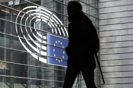 Faro su fake news e influencer: dall'Eurocamera idee per lo scudo per la democrazia
