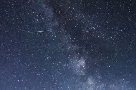 La scia di una meteora appartenente allo sciame delle Eta aquaridi (fonte: Noriaki Tanaka)