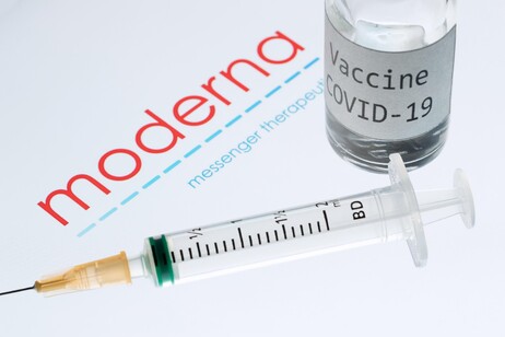 Ue firma accordo congiunto per vaccini anti-Covid con Moderna