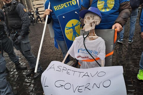 Manifestazione medici ed infermieri a Roma