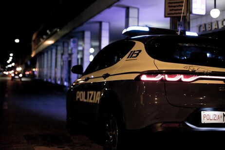 Aggredisce poliziotti con un un'ascia, arrestato a Padova