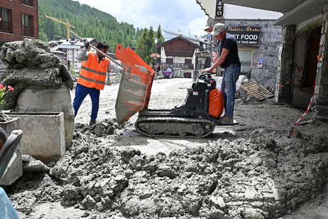 METEO: DANNI CAUSATI DA MALTEMPO A CERVINIA