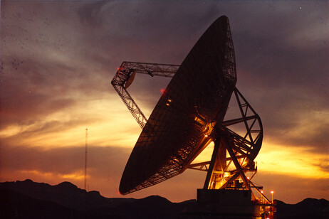 Una delle antenne del  Goldstone Deep Space Communications Complex (fonte: NASA, da Wikimedia)