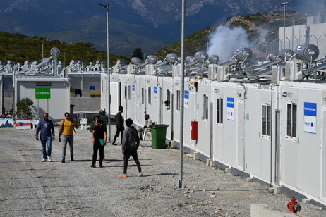 Evacuation of migrants at the closed camp for asylum seekers in Samos island