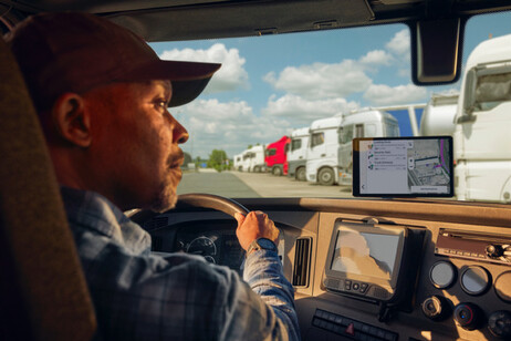 Garmin scende in campo con serie dēzl LGV