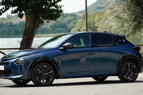 La Lancia Ypsilon si rinnova con charme