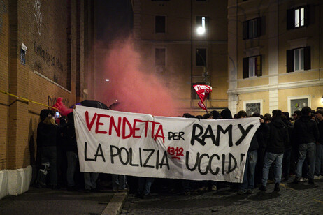 Corteo per Ramy a Roma, scontri tra partecipanti e polizia