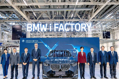 Prima Bmw X3 prodotta in Cina esce dalla fabbrica di Tiexi