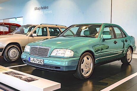 Mercedes-Benz C280 Sport entra nel Museo della Stella