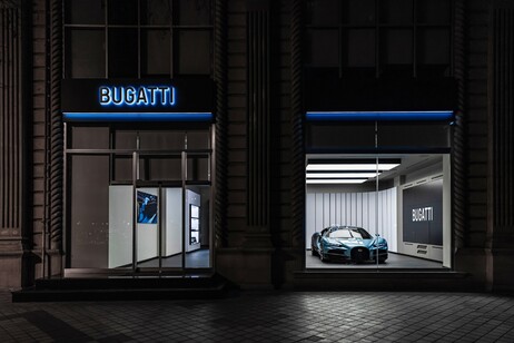 Bugatti, aperto a Baku il più grande show-room del marchio