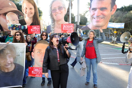 Manifestazione a Tel Aviv per il rilascio degli ostaggi