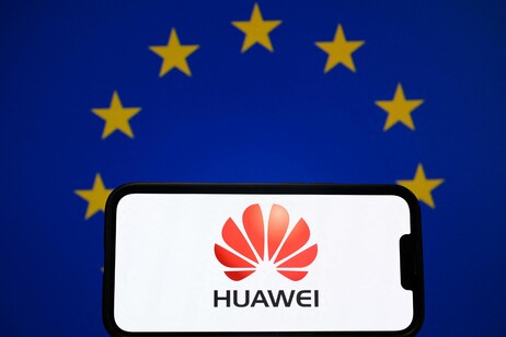 Interrogatori in corso per 7 lobbisti di Huawei