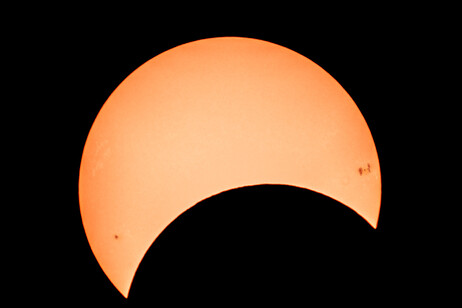 L'eclissi parziale di Sole del primo settembre 2016 ripresa dal Sudafrica (fonte: Martin Heigan da Flickr CC BY-NC-ND 2.0)