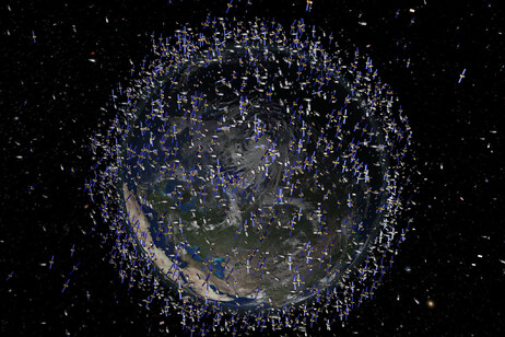 Rappresentazione grafica dei detriti spaziali nell'orbita terrestre (fonte: Hopeful in NJ da Flickr CC BY-NC 2.0)