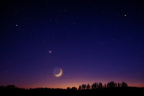 Nel cielo di aprile i pianeti si dividono in due squadre, quella dei mattinieri e quella dei pigri (fonte: pixabay)