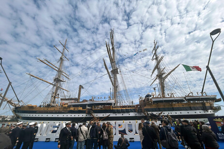 L’Amerigo Vespucci a Brindisi, il tour Mediterraneo in Puglia