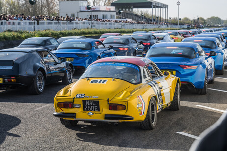 Alpine festeggia i 70 anni al Goodwood Members' Meeting