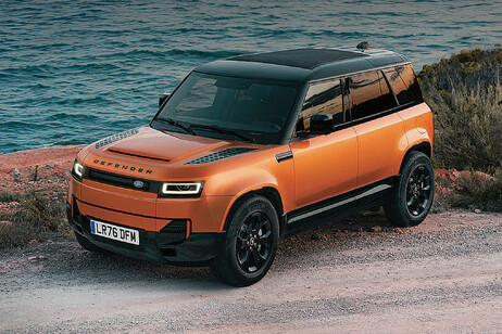 JLR guarda in basso e prepara il più piccolo Defender Sport