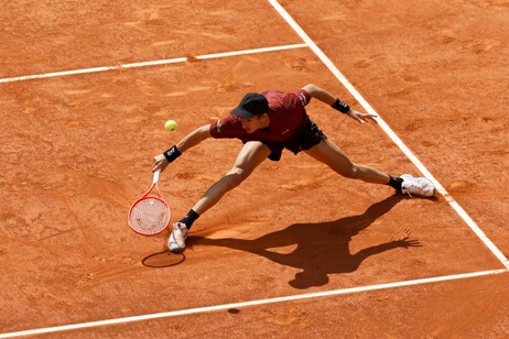 Tennis: Arnaldi batte Djokovic, è al 3/o turno a Madrid