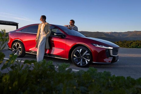 Mazda 6e, arriva il Welcome Pack per i primi clienti