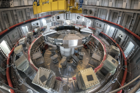 Installazione del primo magnete superconduttore del reattore sperimentale Iter (fonte: ITER)