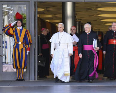Il Papa ai cardinali, 'riprendo il cammino da Francesco'