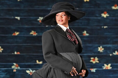 Rihanna annuncia il terzo figlio al Gala del Met