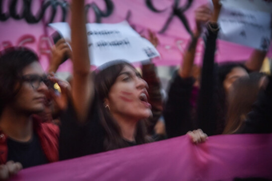 Donne ad una manifestazione in una foto dell'archivio ANSA