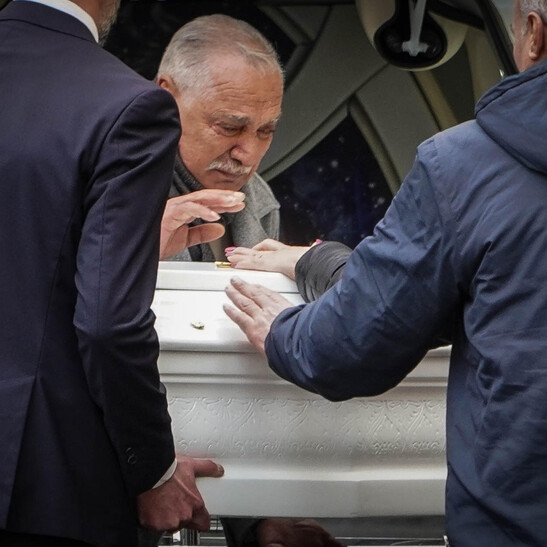 Acerra, funerali a porte chiuse per la piccola Giulia