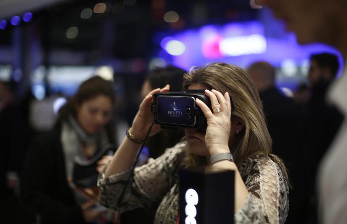 Robotica del futuro e smartphone star a Barcellona (foto: AP)