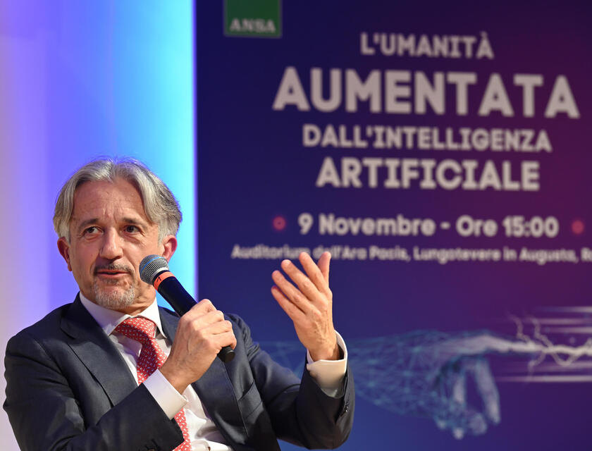 L 'umanita ' aumentata dall 'Intelligenza Artificiale - RIPRODUZIONE RISERVATA