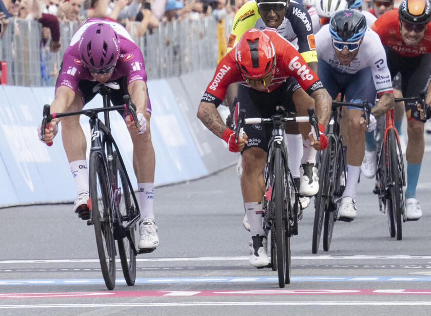 Giro d 'Italia 6th stage - RIPRODUZIONE RISERVATA