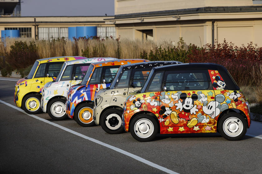 Fiat Topolino, 5 modelli unici per 100 anni di Disney e Lingotto - RIPRODUZIONE RISERVATA