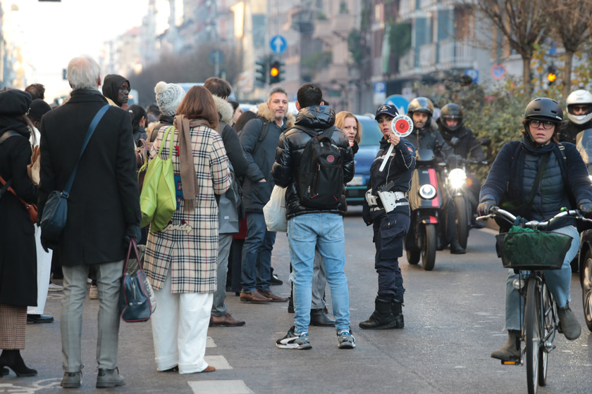 Chiuso un tratto di linea metropolitana, code e disagi a Milano - RIPRODUZIONE RISERVATA