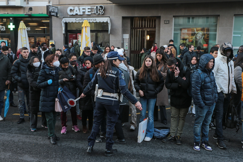 Chiuso un tratto di linea metropolitana, code e disagi a Milano - RIPRODUZIONE RISERVATA