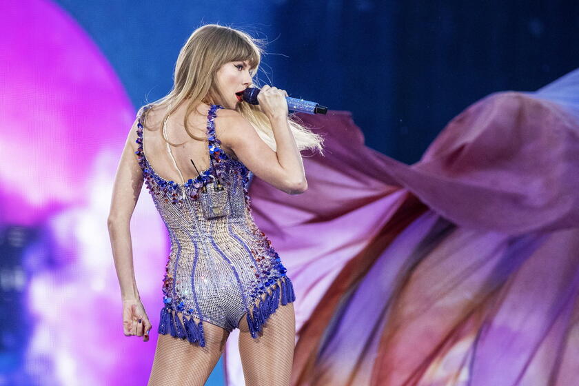 Nuovo record per la Swift, album più scaricato in un giorno