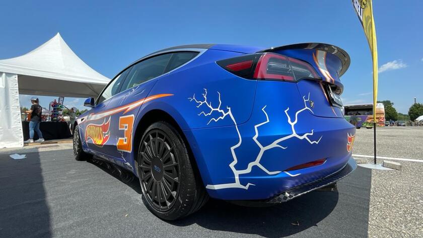 Al Mimo la Tesla Hot Wheels, Model 3 in versione giocattolo - RIPRODUZIONE RISERVATA
