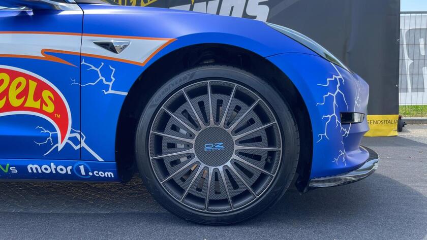 Al Mimo la Tesla Hot Wheels, Model 3 in versione giocattolo - RIPRODUZIONE RISERVATA