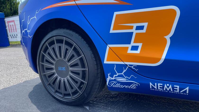 Al Mimo la Tesla Hot Wheels, Model 3 in versione giocattolo - RIPRODUZIONE RISERVATA