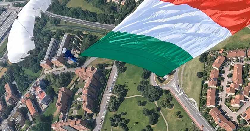 - RIPRODUZIONE RISERVATA
