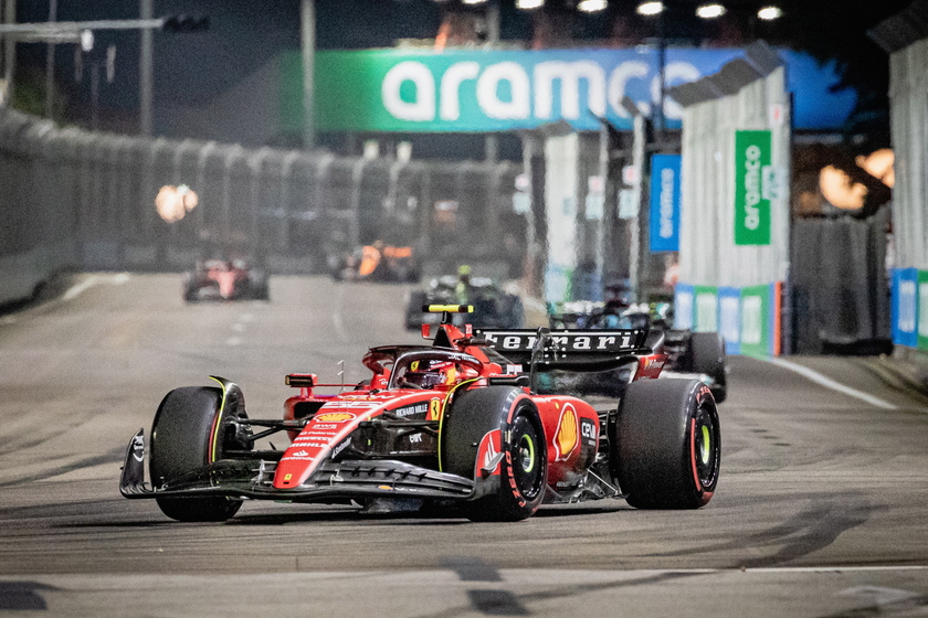 >>>ANSA/ F1: A SINGAPORE SAINZ IN POLE POSITION - RIPRODUZIONE RISERVATA