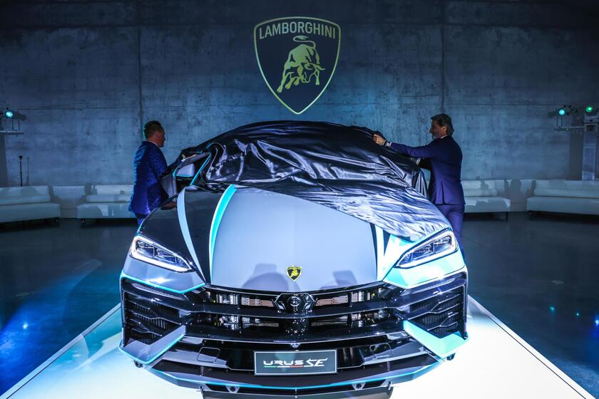 Lamborghini Urus SE Ad Personam